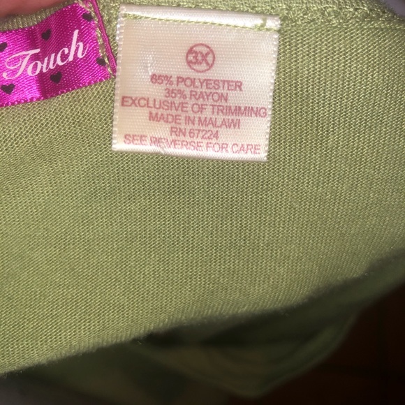 Muted green top - Picture 4 of 5